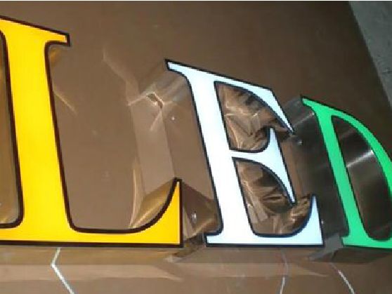 叙永介绍LED招牌的基础知识。